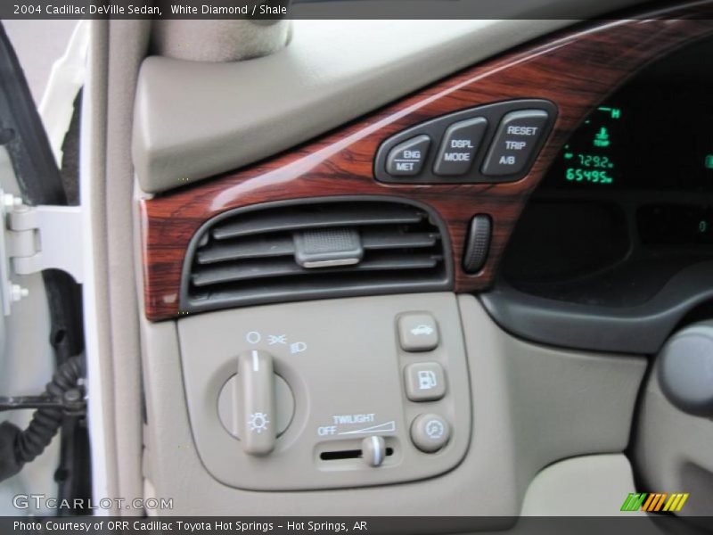 White Diamond / Shale 2004 Cadillac DeVille Sedan