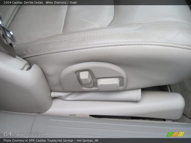White Diamond / Shale 2004 Cadillac DeVille Sedan