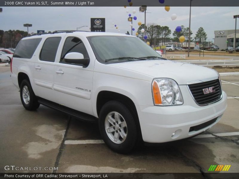 Front 3/4 View of 2008 Yukon XL SLT