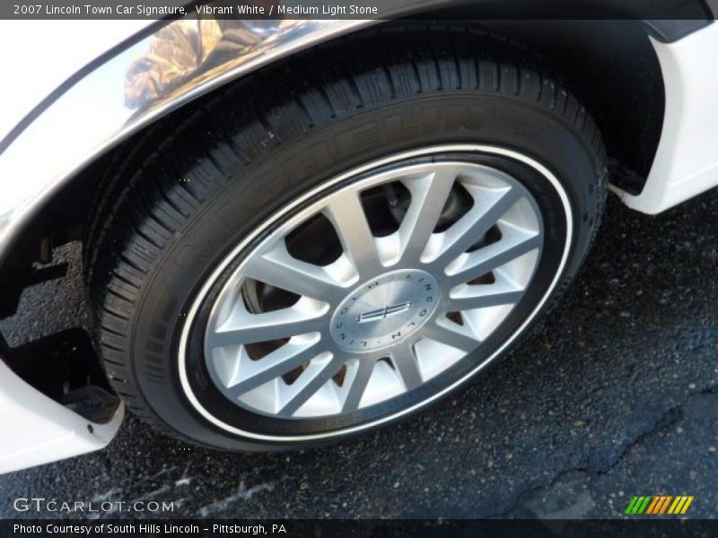  2007 Town Car Signature Wheel