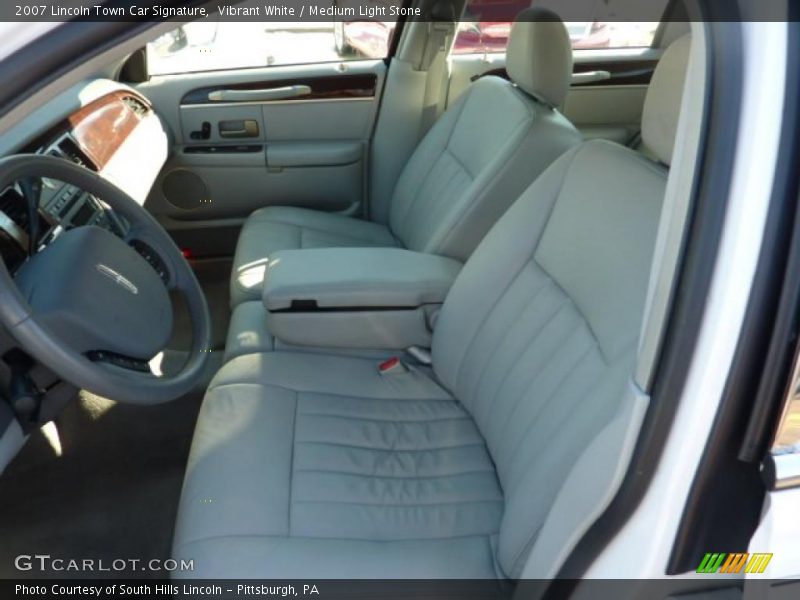  2007 Town Car Signature Medium Light Stone Interior