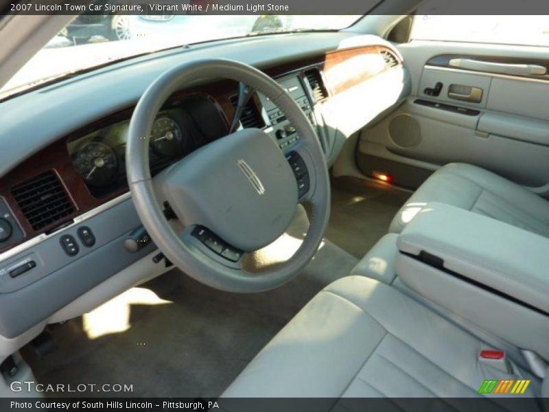 Vibrant White / Medium Light Stone 2007 Lincoln Town Car Signature