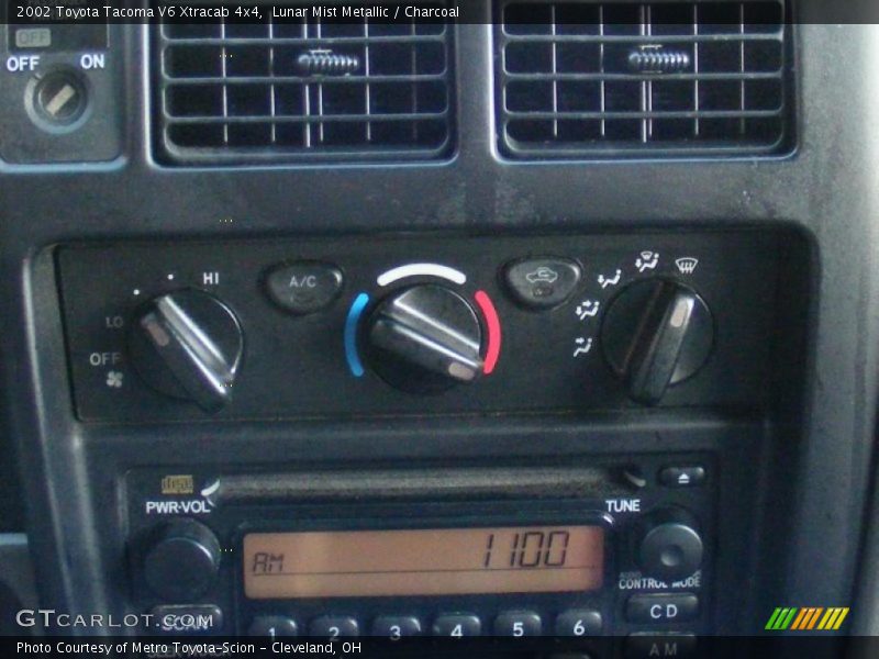 Lunar Mist Metallic / Charcoal 2002 Toyota Tacoma V6 Xtracab 4x4