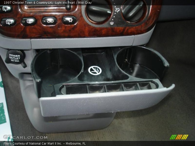 Light Iris Pearl / Mist Gray 1997 Chrysler Town & Country LXi