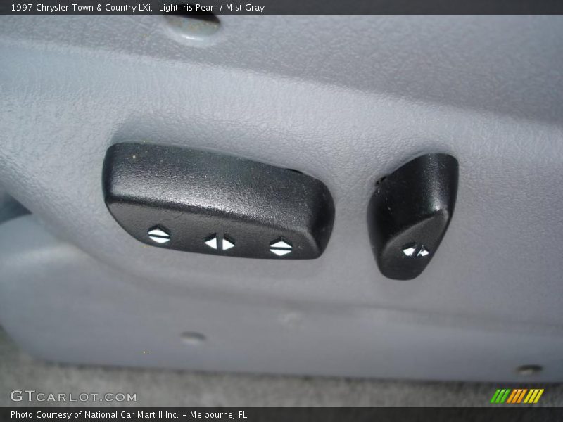 Light Iris Pearl / Mist Gray 1997 Chrysler Town & Country LXi