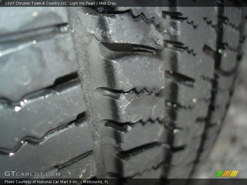 Light Iris Pearl / Mist Gray 1997 Chrysler Town & Country LXi