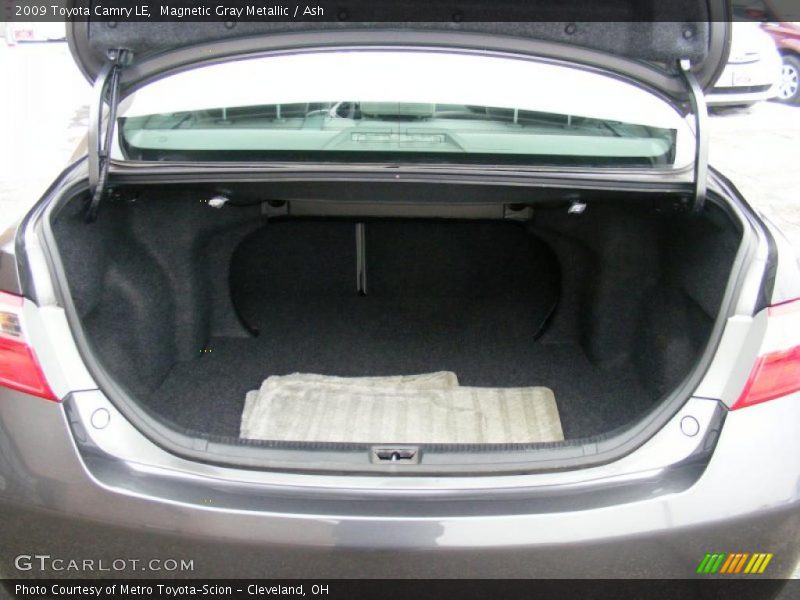 Magnetic Gray Metallic / Ash 2009 Toyota Camry LE