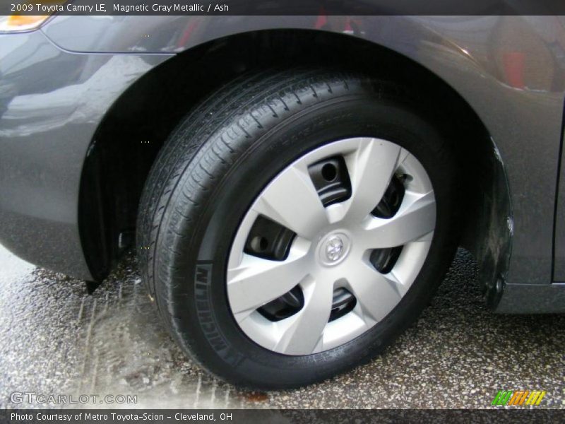 Magnetic Gray Metallic / Ash 2009 Toyota Camry LE