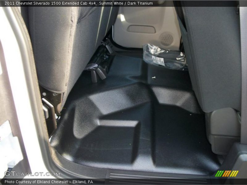 Summit White / Dark Titanium 2011 Chevrolet Silverado 1500 Extended Cab 4x4