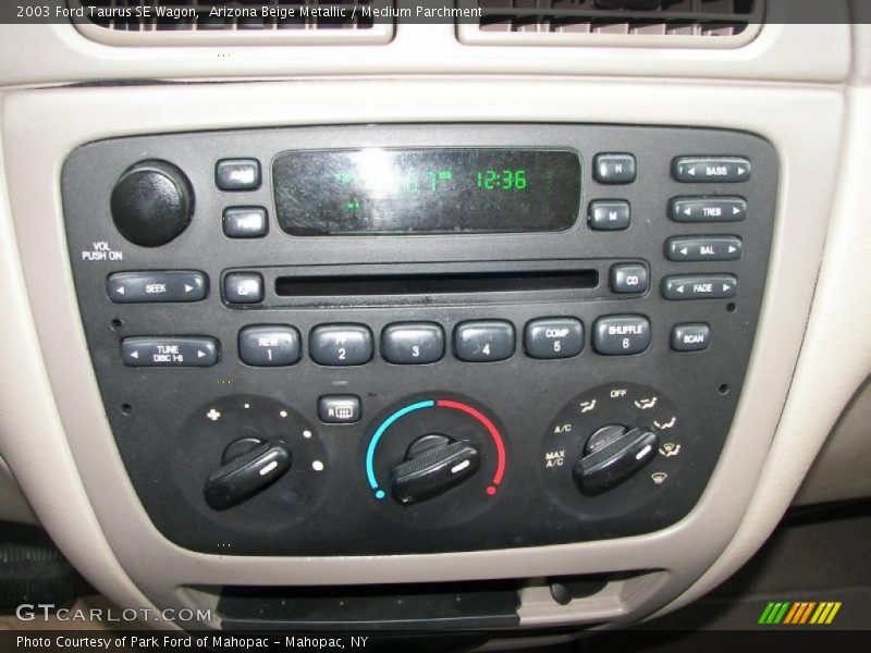 Arizona Beige Metallic / Medium Parchment 2003 Ford Taurus SE Wagon