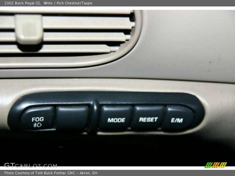 White / Rich Chestnut/Taupe 2002 Buick Regal GS