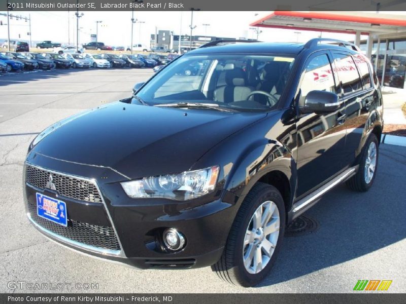 Labrador Black Pearl / Black 2011 Mitsubishi Outlander SE