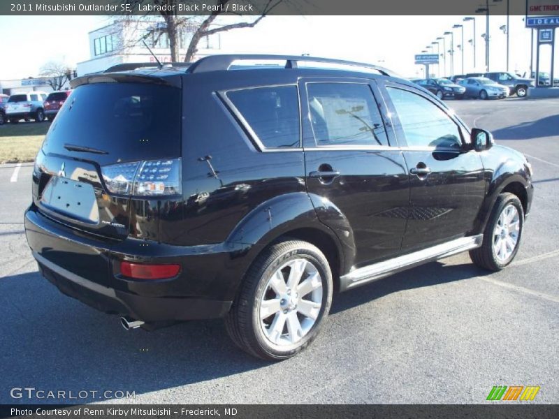 Labrador Black Pearl / Black 2011 Mitsubishi Outlander SE