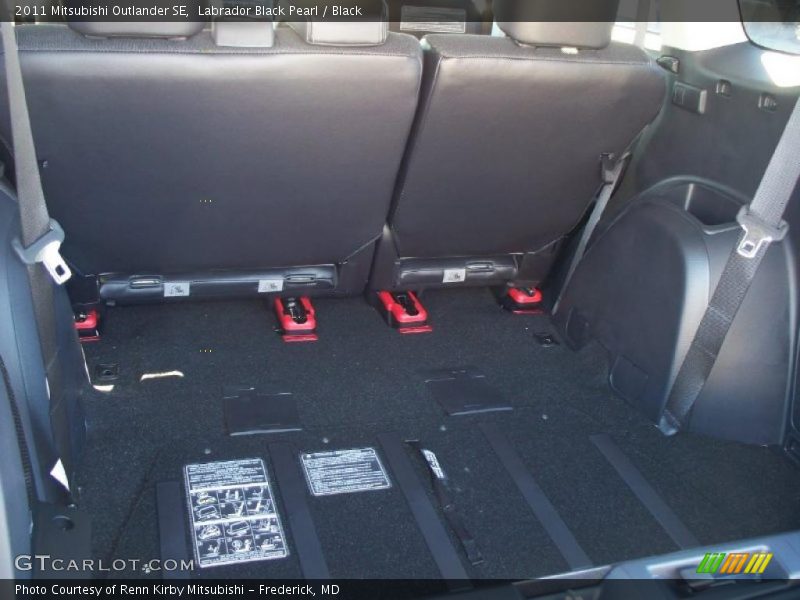 Labrador Black Pearl / Black 2011 Mitsubishi Outlander SE