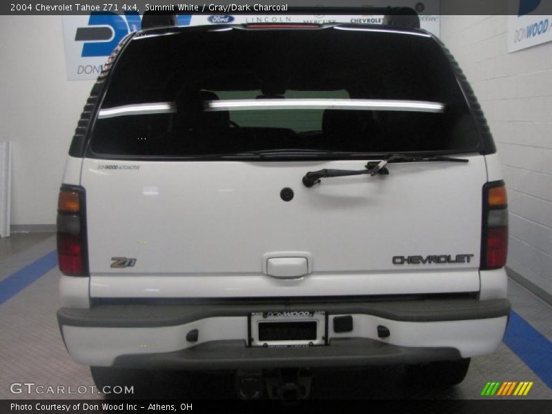 Summit White / Gray/Dark Charcoal 2004 Chevrolet Tahoe Z71 4x4