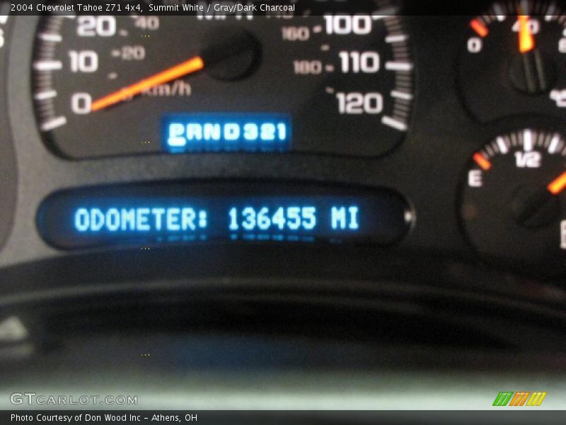 Summit White / Gray/Dark Charcoal 2004 Chevrolet Tahoe Z71 4x4