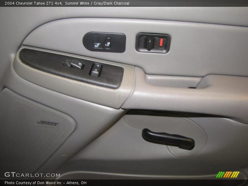 Summit White / Gray/Dark Charcoal 2004 Chevrolet Tahoe Z71 4x4