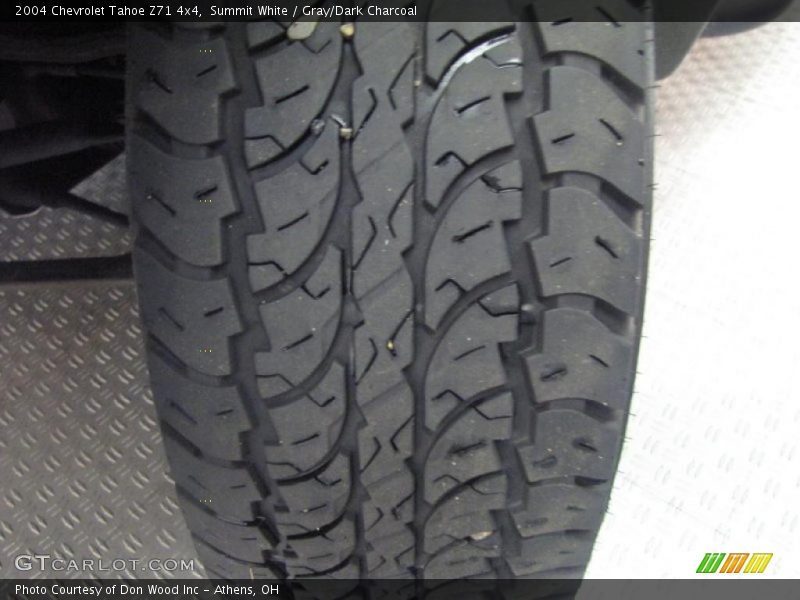 Summit White / Gray/Dark Charcoal 2004 Chevrolet Tahoe Z71 4x4