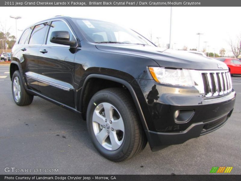 Front 3/4 View of 2011 Grand Cherokee Laredo X Package