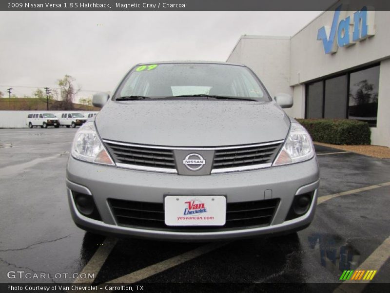 Magnetic Gray / Charcoal 2009 Nissan Versa 1.8 S Hatchback