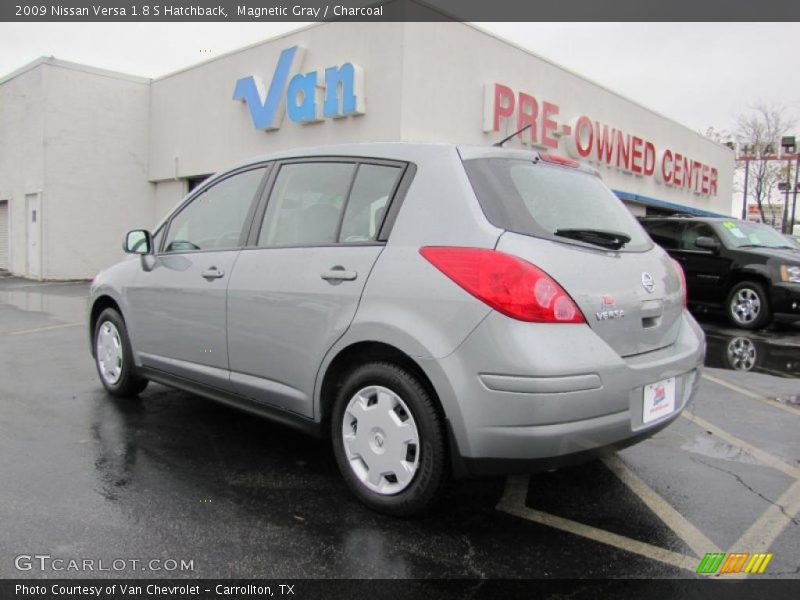Magnetic Gray / Charcoal 2009 Nissan Versa 1.8 S Hatchback