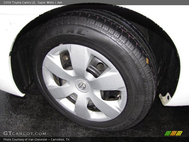 Super White / Ash 2009 Toyota Camry LE