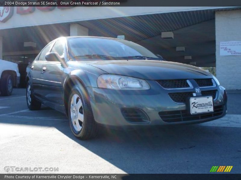 Onyx Green Pearlcoat / Sandstone 2004 Dodge Stratus SE Sedan