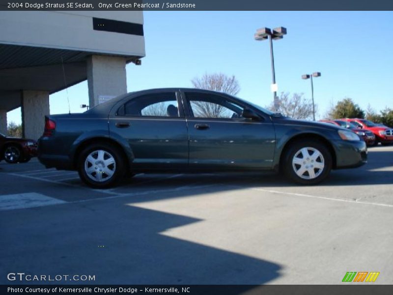 Onyx Green Pearlcoat / Sandstone 2004 Dodge Stratus SE Sedan