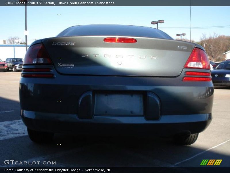 Onyx Green Pearlcoat / Sandstone 2004 Dodge Stratus SE Sedan