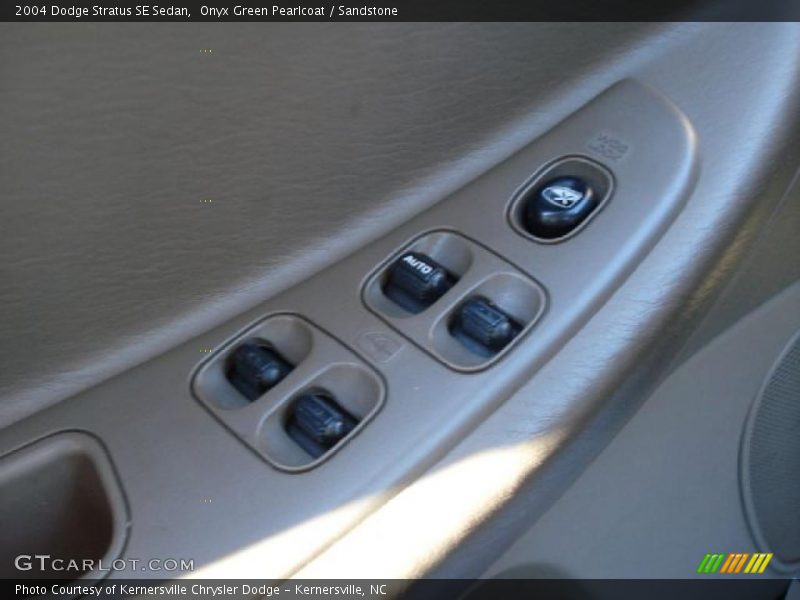 Onyx Green Pearlcoat / Sandstone 2004 Dodge Stratus SE Sedan