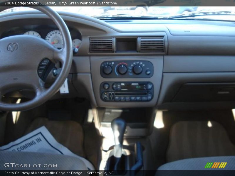 Onyx Green Pearlcoat / Sandstone 2004 Dodge Stratus SE Sedan