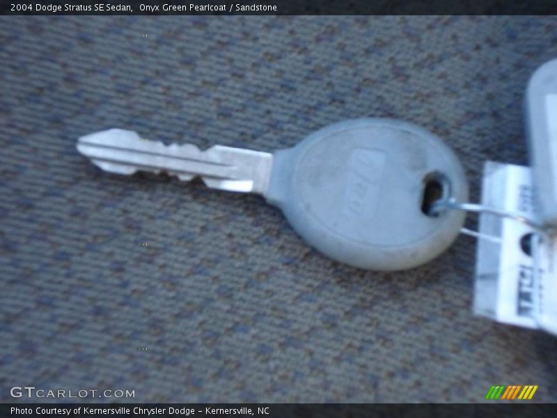 Onyx Green Pearlcoat / Sandstone 2004 Dodge Stratus SE Sedan