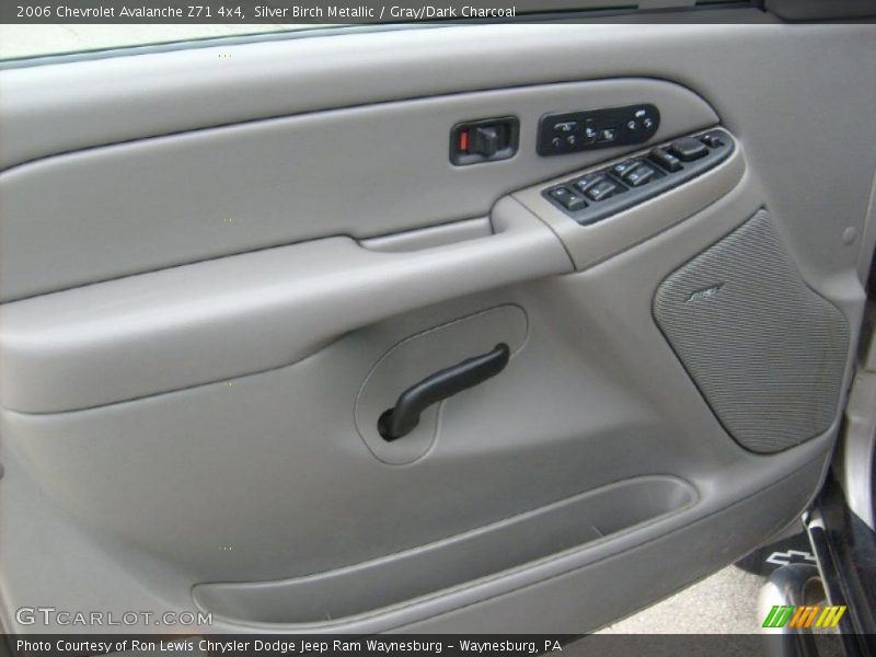 Silver Birch Metallic / Gray/Dark Charcoal 2006 Chevrolet Avalanche Z71 4x4