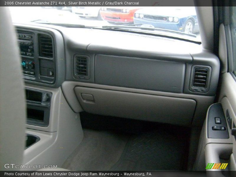 Silver Birch Metallic / Gray/Dark Charcoal 2006 Chevrolet Avalanche Z71 4x4