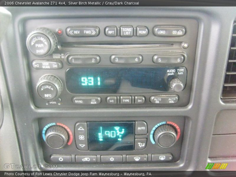 Silver Birch Metallic / Gray/Dark Charcoal 2006 Chevrolet Avalanche Z71 4x4