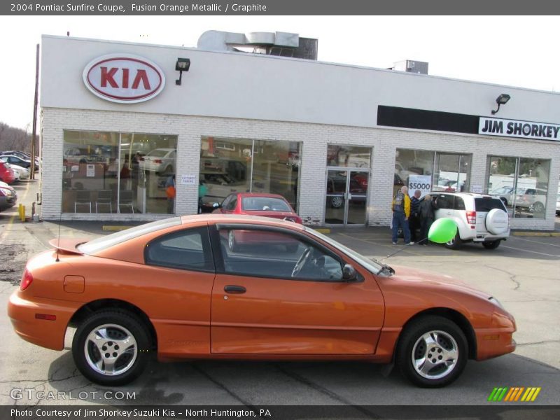 Fusion Orange Metallic / Graphite 2004 Pontiac Sunfire Coupe