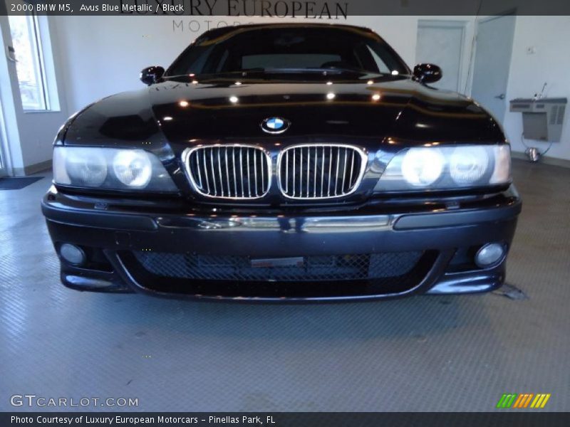 Avus Blue Metallic / Black 2000 BMW M5