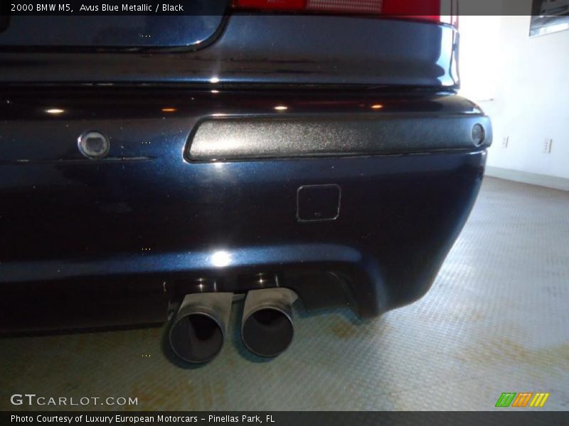 Avus Blue Metallic / Black 2000 BMW M5
