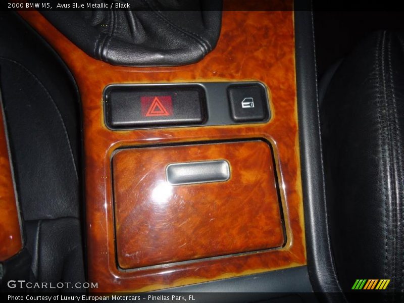 Avus Blue Metallic / Black 2000 BMW M5