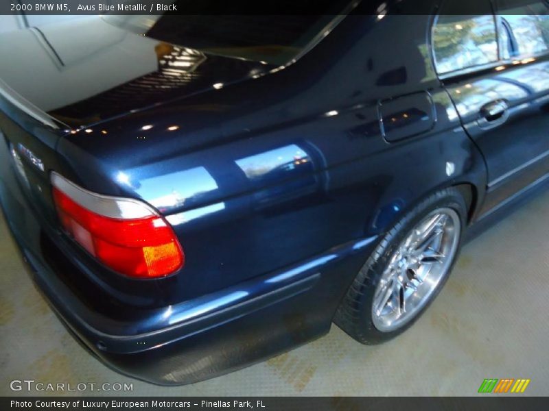 Avus Blue Metallic / Black 2000 BMW M5