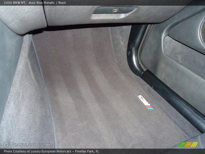 Avus Blue Metallic / Black 2000 BMW M5