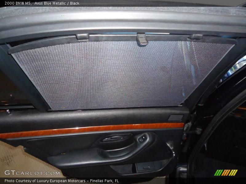 Avus Blue Metallic / Black 2000 BMW M5