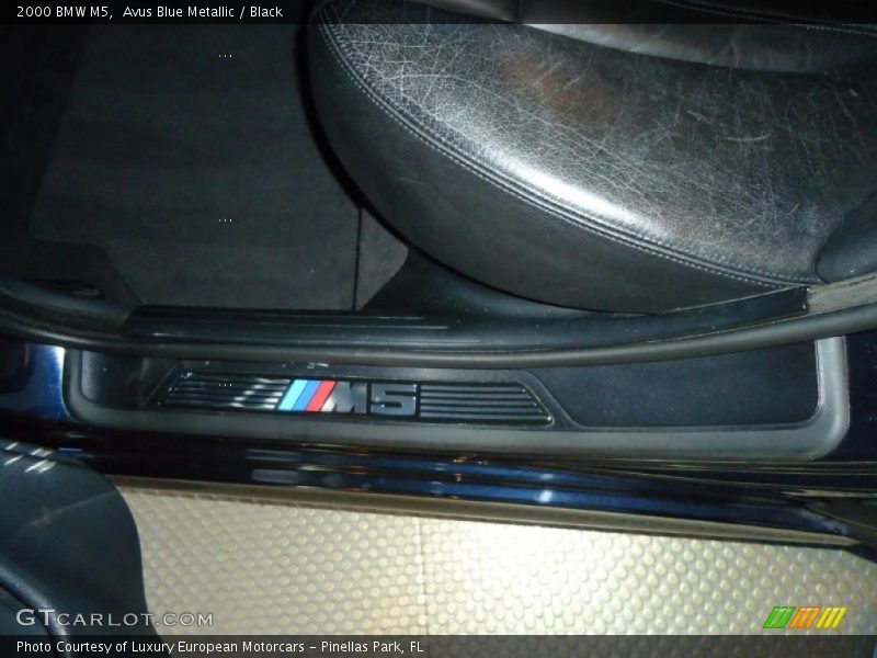 Avus Blue Metallic / Black 2000 BMW M5