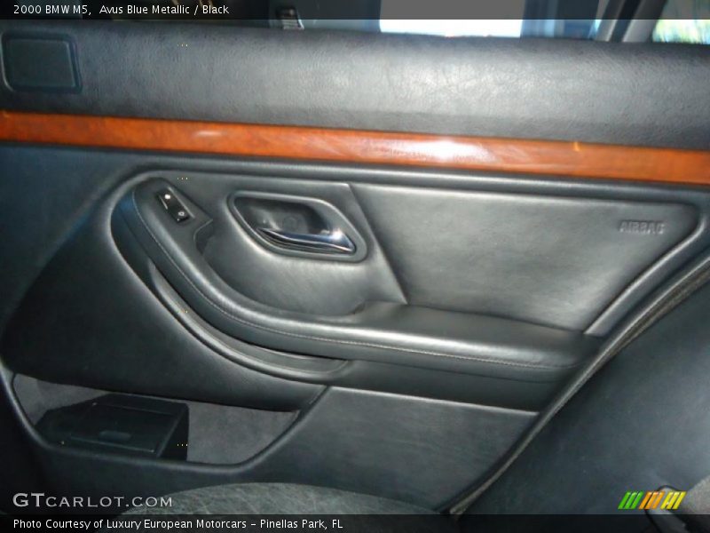 Avus Blue Metallic / Black 2000 BMW M5
