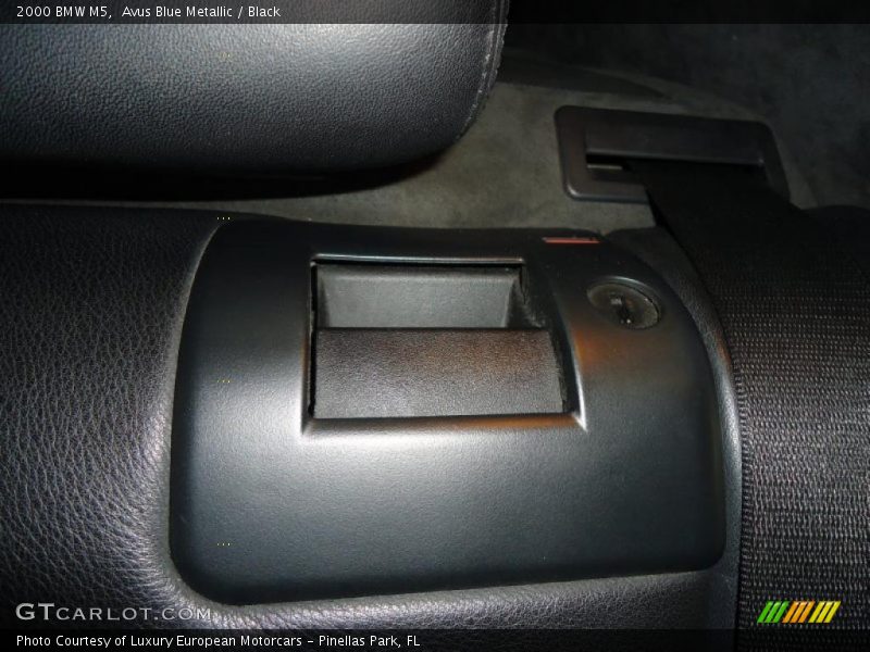 Avus Blue Metallic / Black 2000 BMW M5