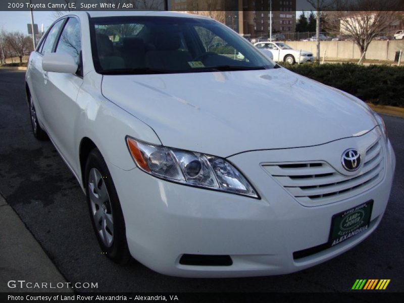 Super White / Ash 2009 Toyota Camry LE