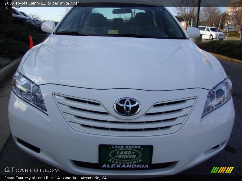 Super White / Ash 2009 Toyota Camry LE