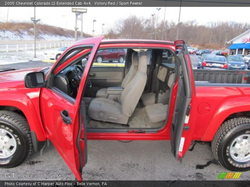 Victory Red / Sport Pewter 2005 Chevrolet Colorado LS Extended Cab 4x4