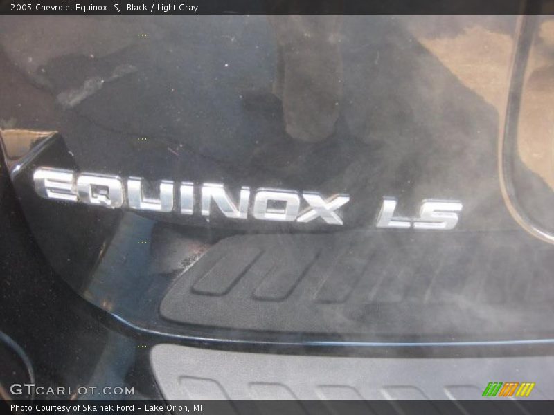 Black / Light Gray 2005 Chevrolet Equinox LS