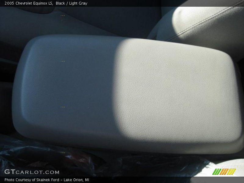 Black / Light Gray 2005 Chevrolet Equinox LS